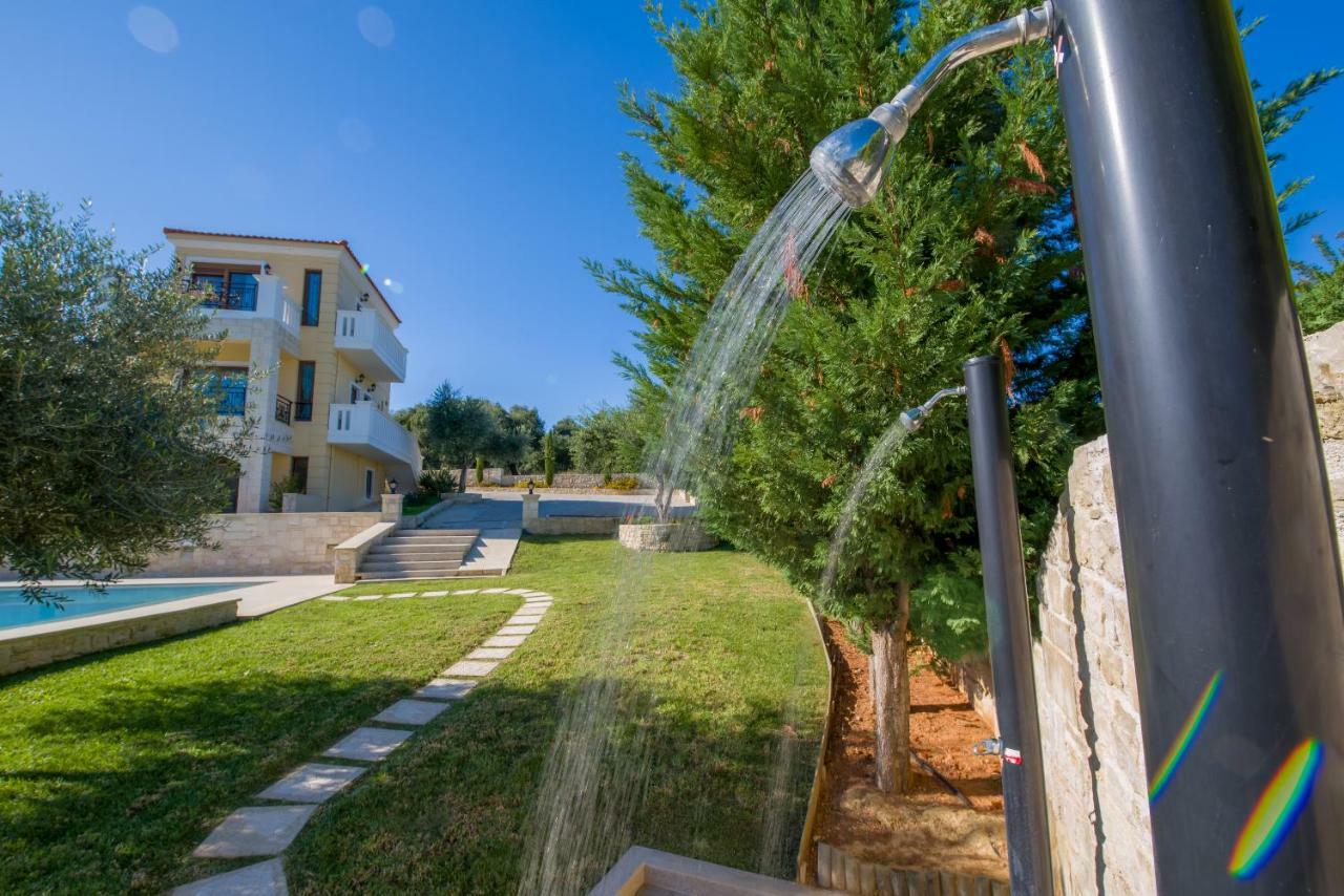 Casa Leone Suites Stalós Dış mekan fotoğraf